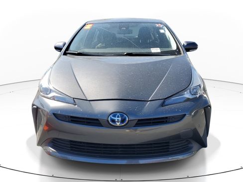 Used 2022 Toyota Prius LE image 2