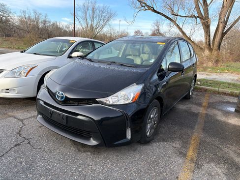 Used 2015 Toyota Prius V Four image 8