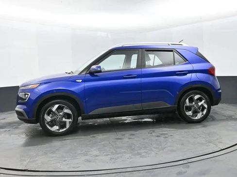 Used 2025 Hyundai Venue Limited image 5