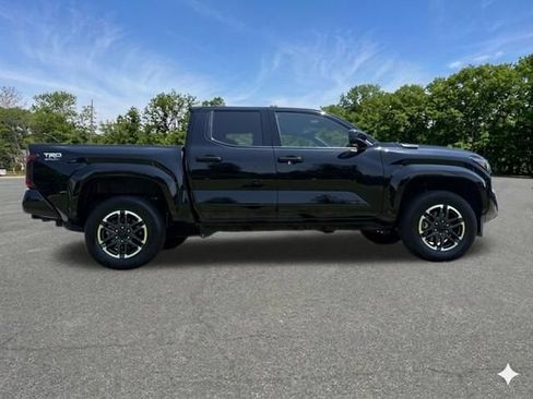Used 2025 Toyota Tacoma TRD Sport AWD/4WD image 7
