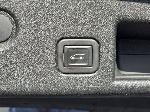 Used 2020 Chevrolet Equinox Premier image 13