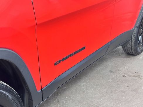 Certified 2021 Jeep Cherokee Latitude Plus image 22