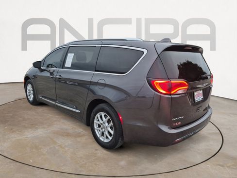 Used 2020 Chrysler Pacifica Touring-L image 8