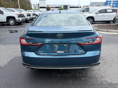 Used 2025 Toyota Camry SE FWD image 9
