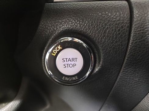 Used 2010 INFINITI M35 Base w/ Technology Pkg image 23