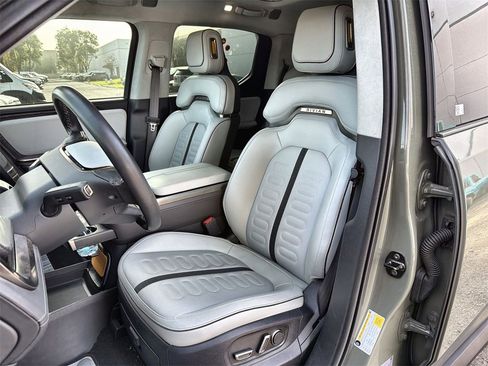 Used 2023 Rivian R1T Launch Edition image 13