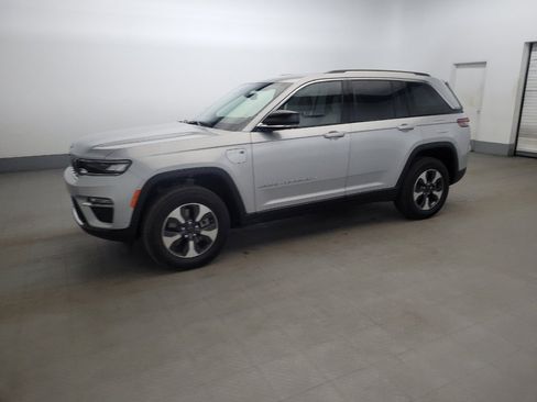 Used 2022 Jeep Grand Cherokee Limited 4xe w/ Luxury Tech Group II image 2