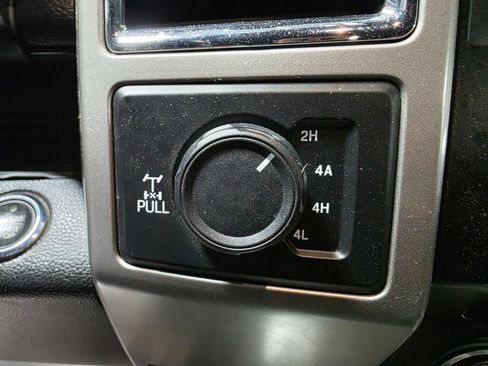 Used 2017 Ford F150 Lariat w/ Equipment Group 502A Luxury AWD/4WD image 19