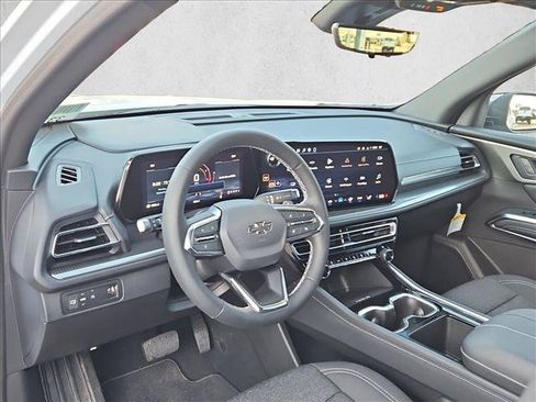 New 2027 Chevrolet Traverse LT w/ Midnight/Sport Edition FWD image 3