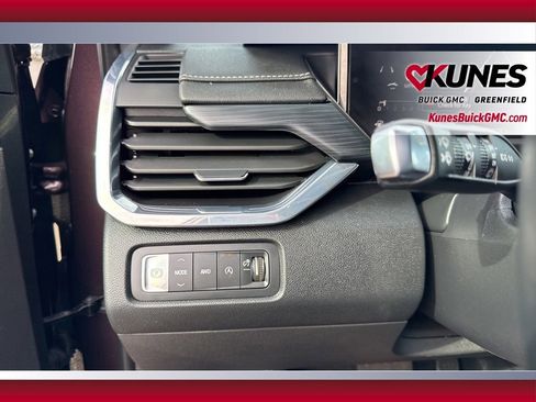 Used 2025 GMC Acadia Elevation AWD/4WD image 28