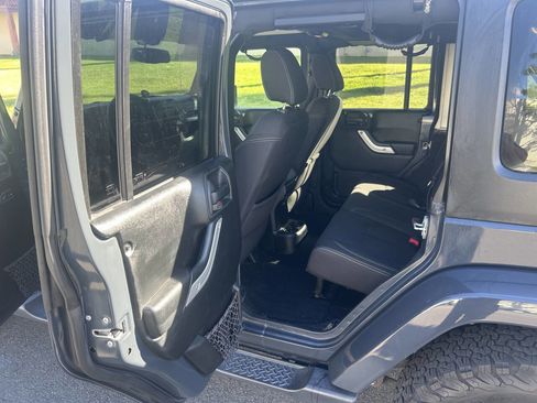 Used 2017 Jeep Wrangler Unlimited Sahara w/ Connectivity Group image 9