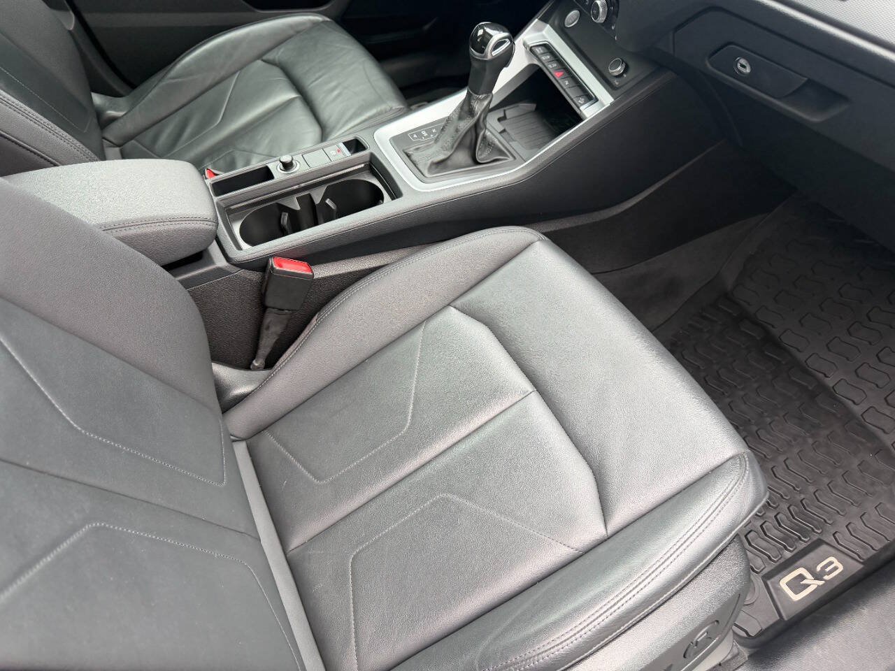 Used 2020 Audi Q3 2.0T Premium Plus w/ Premium Plus Package AWD/4WD image 28