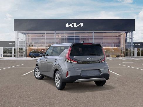 Used 2025 Kia Soul LX FWD image 4