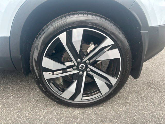 Used 2024 Volvo XC40 B5 Plus w/ Climate Package AWD/4WD image 9