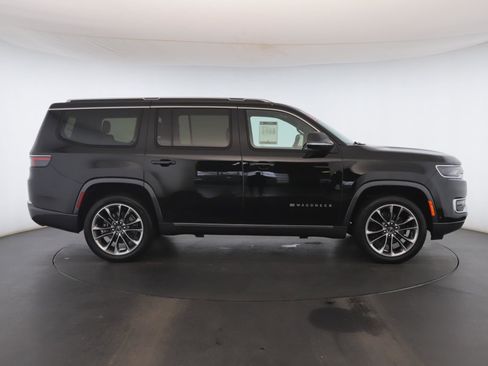 Used 2022 Jeep Wagoneer Series III w/ Premium Group I AWD/4WD image 28