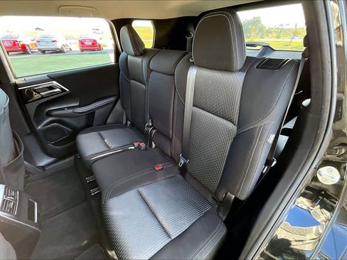 Used 2023 Mitsubishi Outlander ES image 20