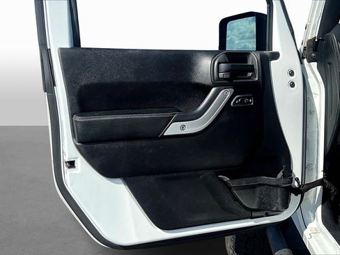 Used 2015 Jeep Wrangler Unlimited Sport image 16