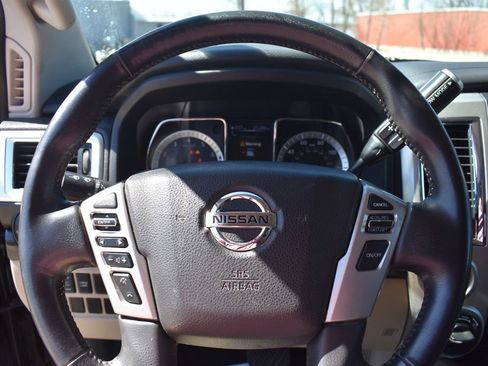 Used 2018 Nissan Titan SV w/ SV Convenience Package image 37