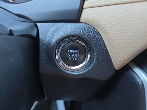 Used 2021 Toyota RAV4 XLE Premium AWD/4WD image 31