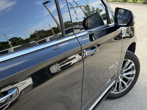 Used 2022 GMC Yukon Denali w/ Denali Premium Package RWD image 9