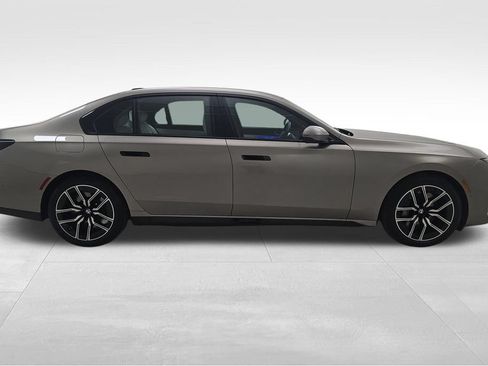 Certified 2023 BMW 760i xDrive w/ Luxury Rear Seating Package AWD/4WD image 10