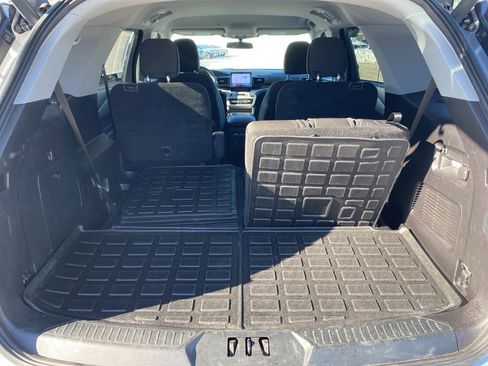 Used 2021 Ford Explorer XLT image 19