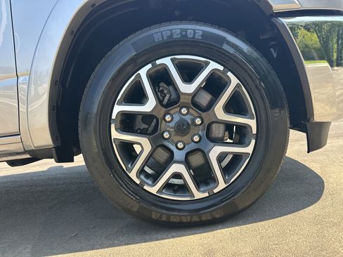 Used 2025 RAM 1500 Laramie AWD/4WD image 13