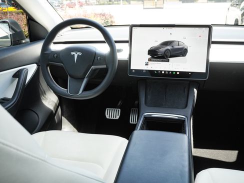 Used 2022 Tesla Model Y Performance AWD/4WD image 25