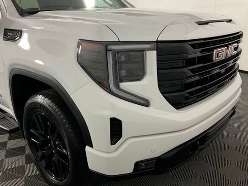 Used 2024 GMC Sierra 1500 Elevation w/ Elevation Premium Package AWD/4WD image 10