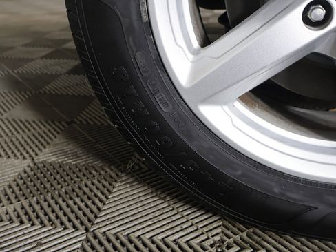 Used 2019 Ford Explorer XLT w/ Equipment Group 202A image 22