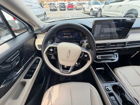 New 2026 Lincoln Corsair Premiere image 9