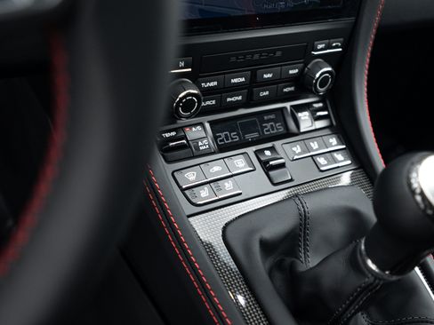 Certified 2025 Porsche 718 Cayman GTS RWD image 17