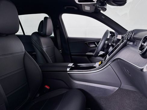 Certified 2026 Mercedes-Benz GLC 300 image 6