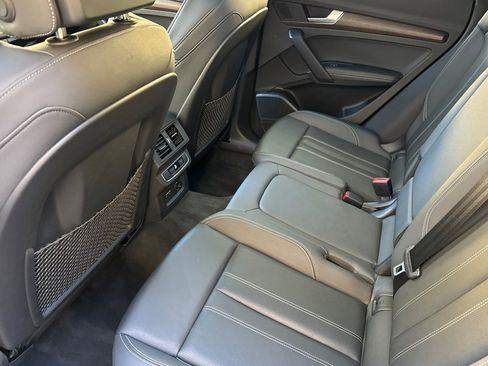 Used 2024 Audi Q5 e Premium Plus w/ Premium Plus Package image 12