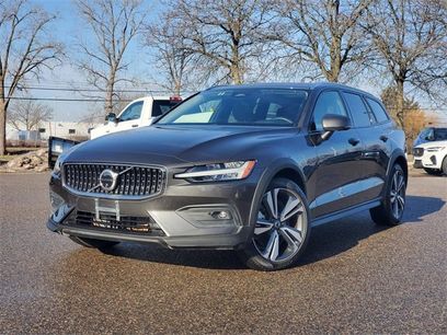 Used 2025 Volvo V60 B5 Cross Country Plus