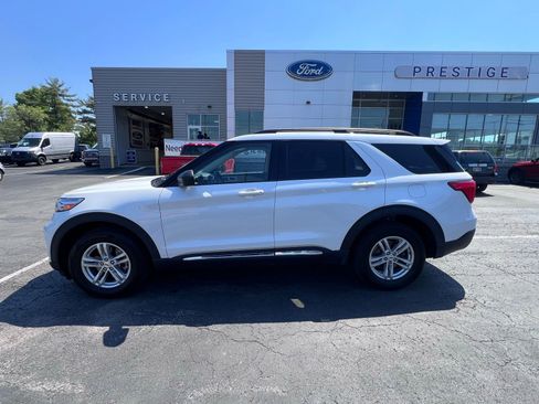 Used 2023 Ford Explorer XLT w/ Equipment Group 202A AWD/4WD image 5
