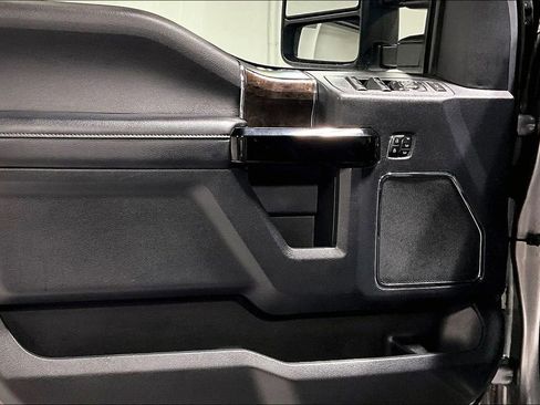 Used 2022 Ford F250 Lariat w/ Black Appearance Package AWD/4WD image 20