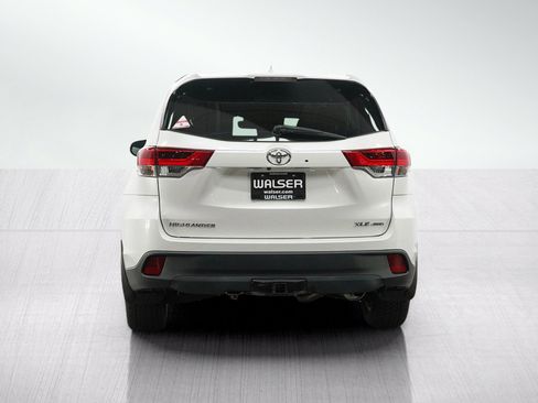 Used 2018 Toyota Highlander XLE AWD/4WD image 4