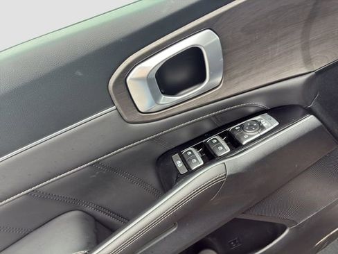 Used 2025 Kia Sorento SX image 18