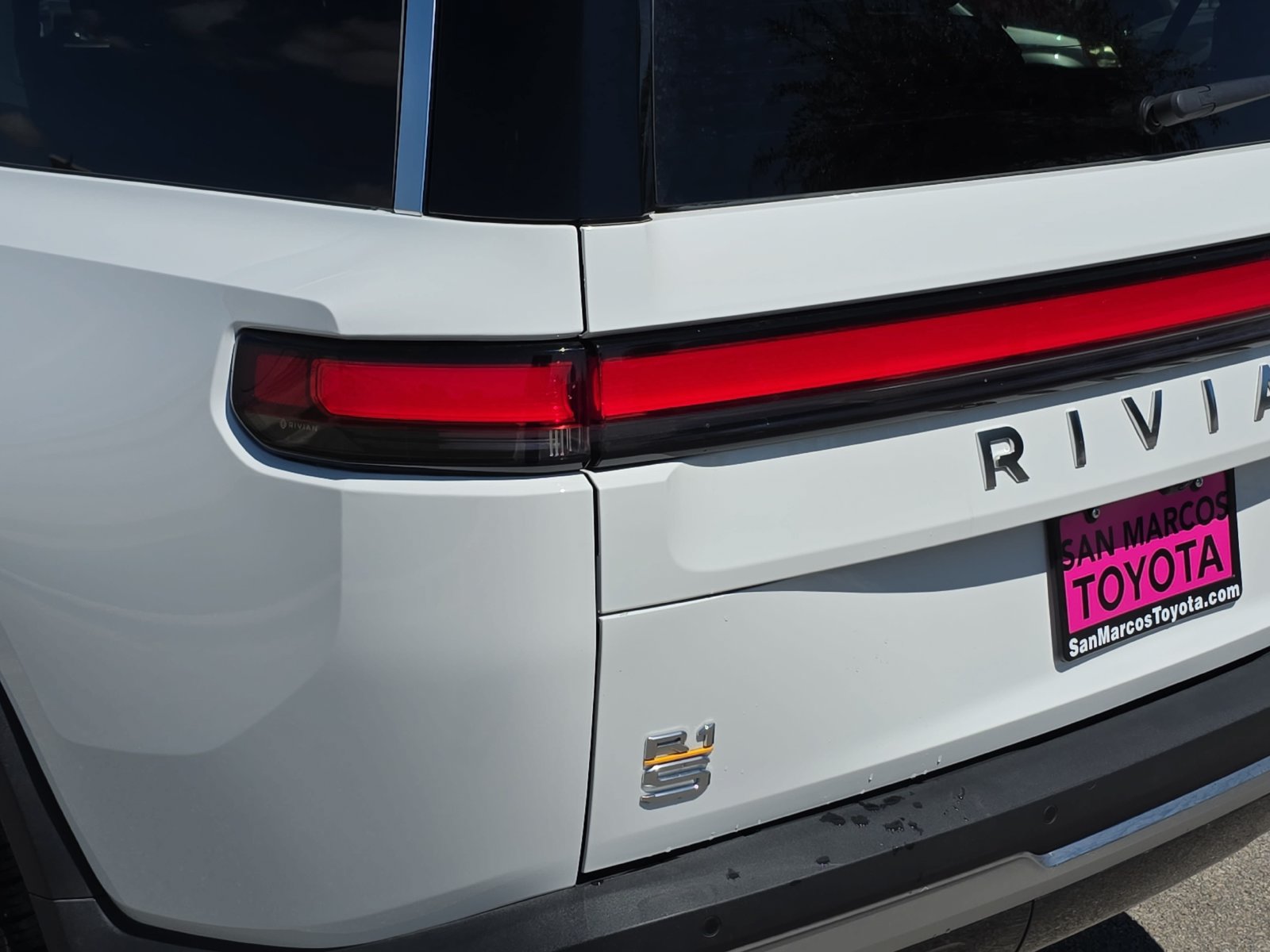Used 2024 Rivian R1S Adventure Quad AWD/4WD image 29