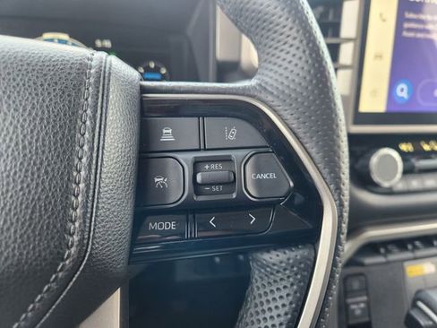 Used 2023 Toyota Sequoia Limited image 28