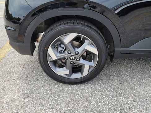 Certified 2025 Hyundai Venue SEL image 4