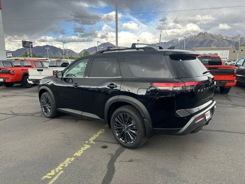 New 2026 Nissan Pathfinder SL w/ SL Premium Package AWD/4WD image 7