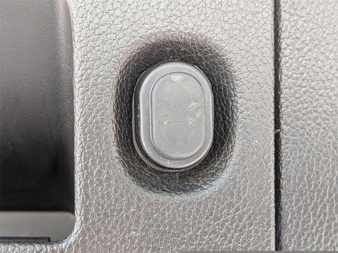 Used 2017 GMC Yukon XL SLT w/ Open Road Package image 14