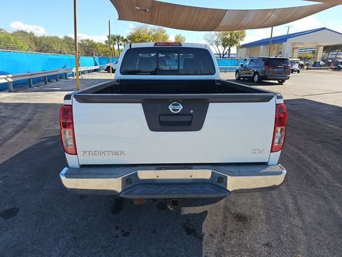 Used 2019 Nissan Frontier SV image 7