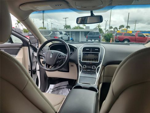 Used 2017 Lincoln MKX Select w/ Select Plus Package image 21