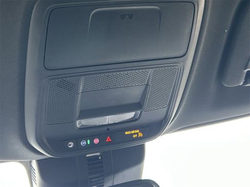 Used 2025 Buick Enclave Preferred image 19