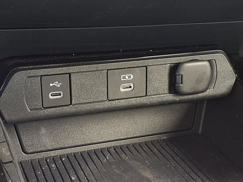 Used 2024 Toyota Prius XLE image 11