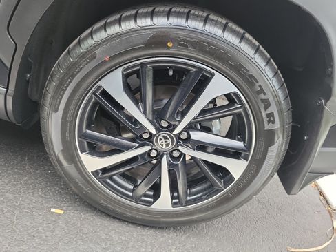 Used 2024 Toyota Corolla Cross SE image 29