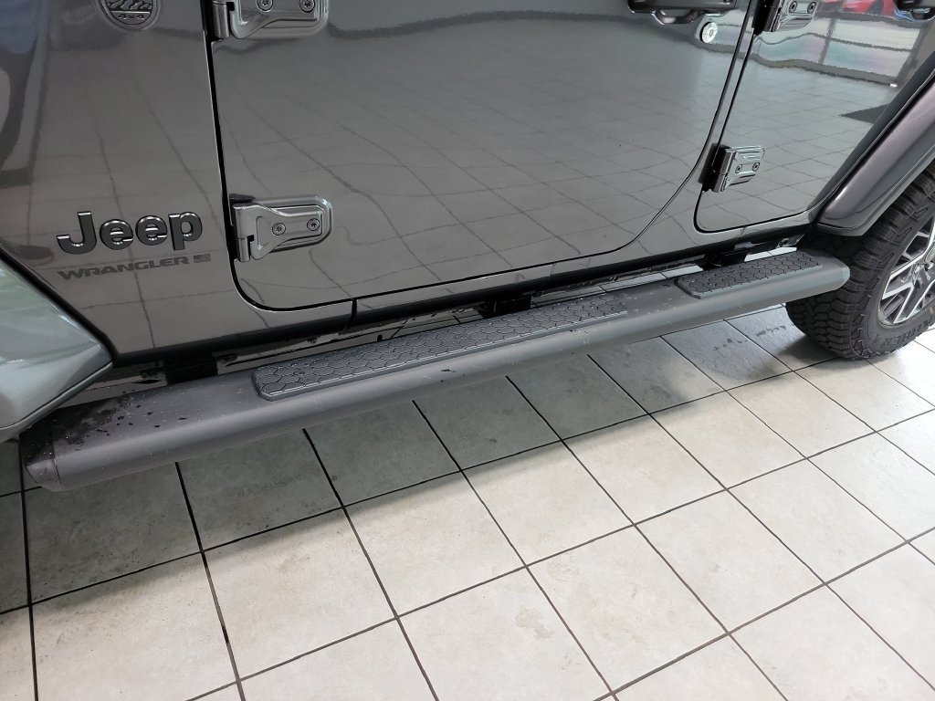 New 2026 Jeep Wrangler Unlimited Sahara w/ Technology Group AWD/4WD image 16